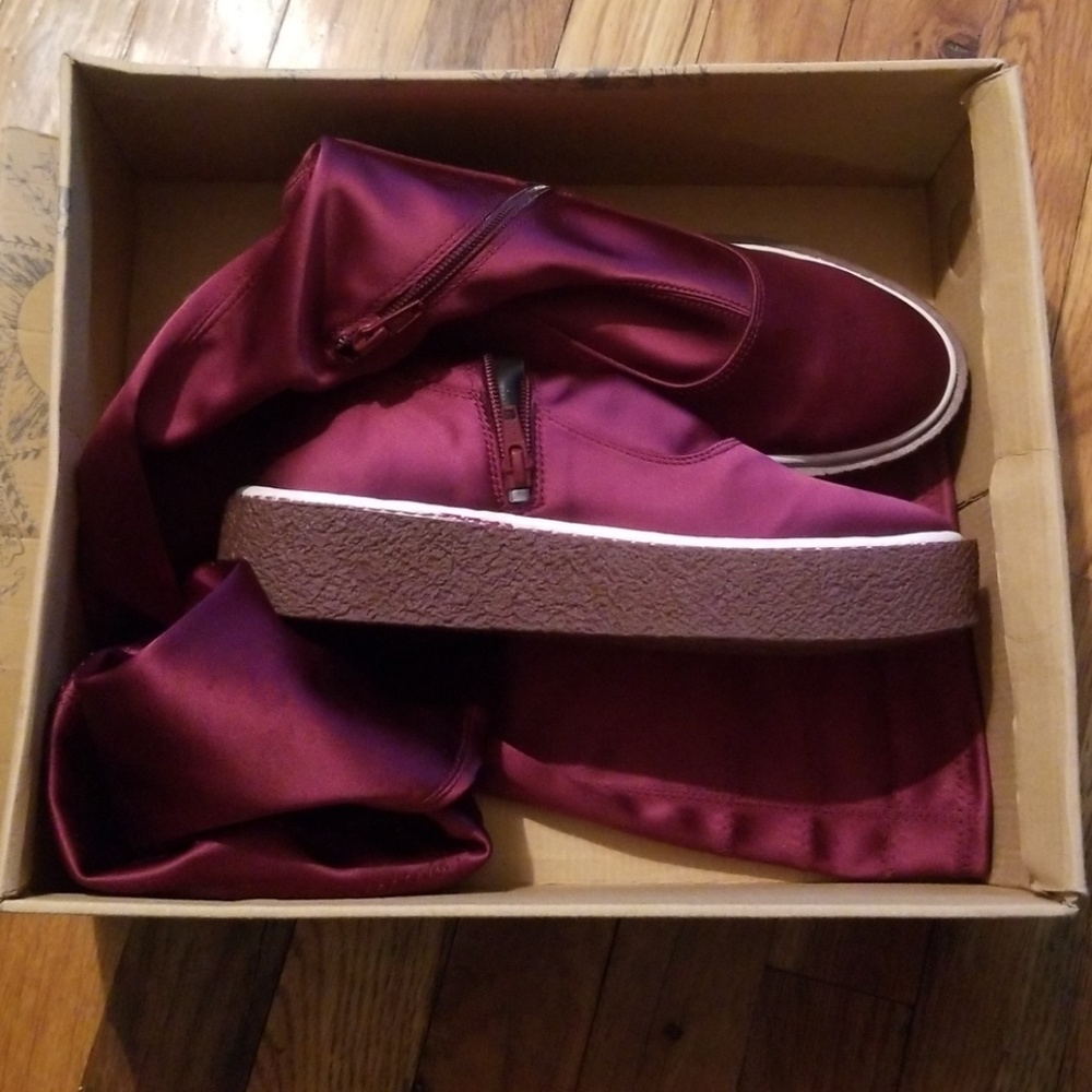 Thigh high HOTTT free people😍😍